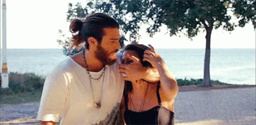 Can Yaman in Erkenci Kuş