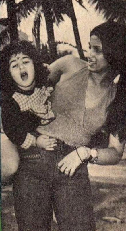 A Childhood Photo of Twinkle Khanna With Her Mother Dimple Kapadia