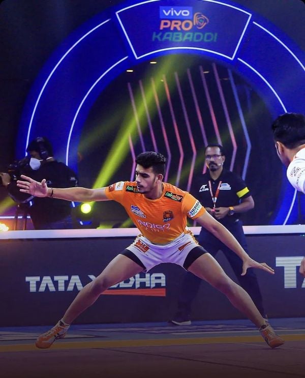 A Picture of Mohit Goyat playing during season 8 of the Pro Kabaddi League