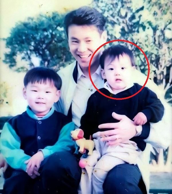 A childhood image of Jungkook with his father and elder brother