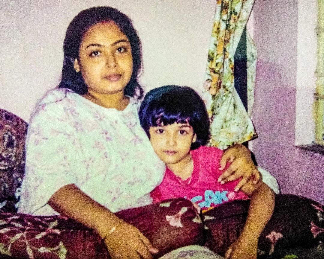 A childhood image of Roshni Bhattacharyya with her mother