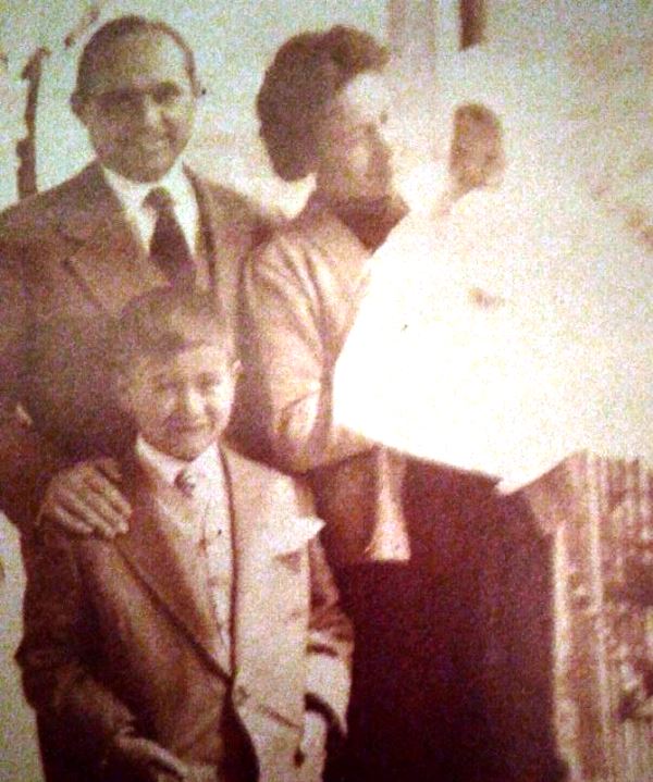 A childhood photo of Guterres with his parents