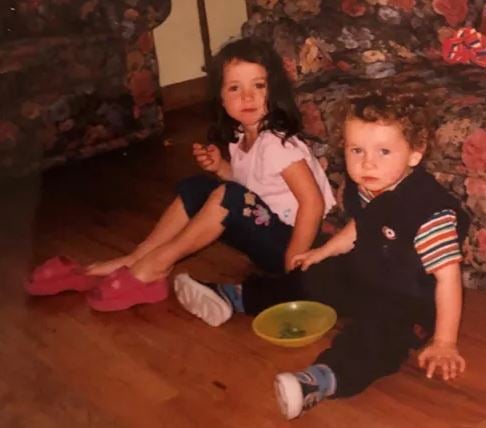 A childhood photo of Lyra Valkyria with her younger brother