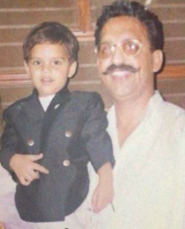 A childhood photo of Umar Ansari with his father