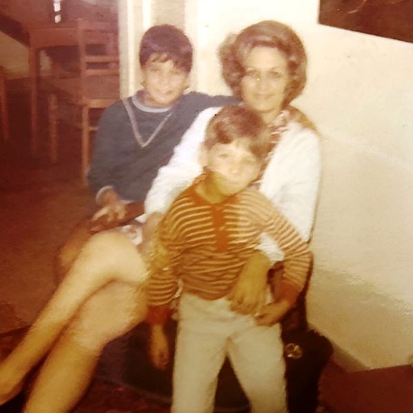 A childhood picture of Alon Abutbul with his younger brother and mother, captured in 1970
