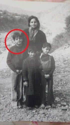 A childhood picture of Chandrachur Singh with his mother and brothers