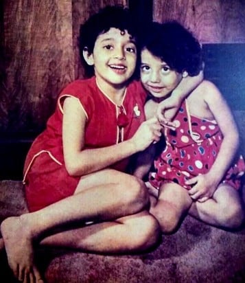 A childhood picture of Daisy Irani with her sister Honey Irani
