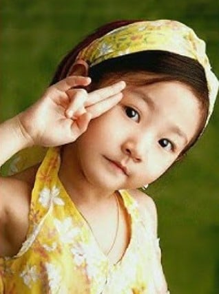 A childhood picture of Kim Sae-ron