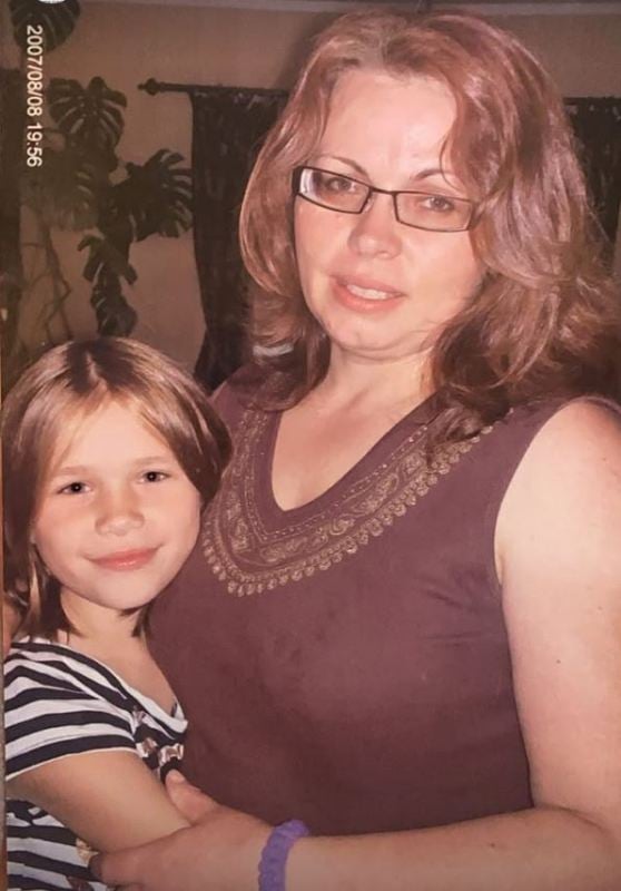 A childhood picture of Lirie Osmani with her mother