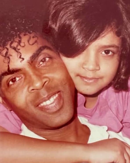 A childhood picture of Preta Gil with her father