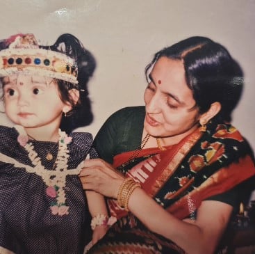 A childhood picture of Shruti Marathe with her mother