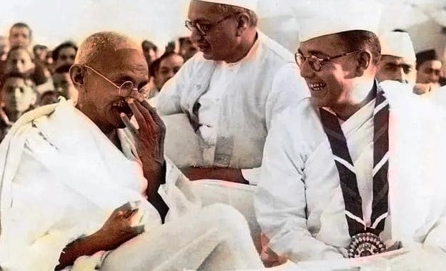 A photo of Bose with Mahatma Gandhi