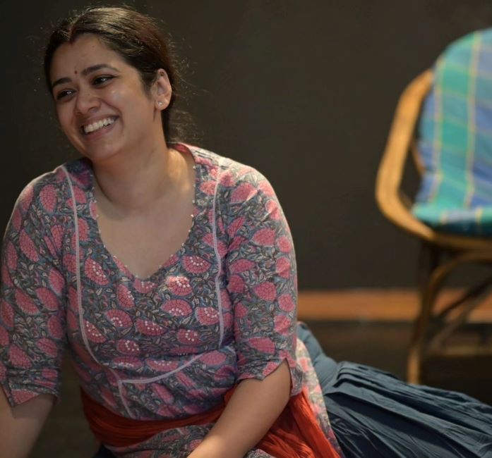 A photo of Girija taken while she was acting in the Marathi theatre place Laghu