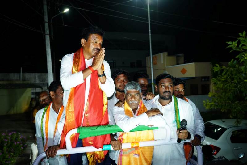 A photo of Kavvampally Narayana taken while he was doing a road show during the 2023 Telangana election campaigning