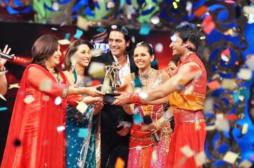 A photo of Shaleen and Dalljeit after winning a trophy in season 4 of Nach Baliye
