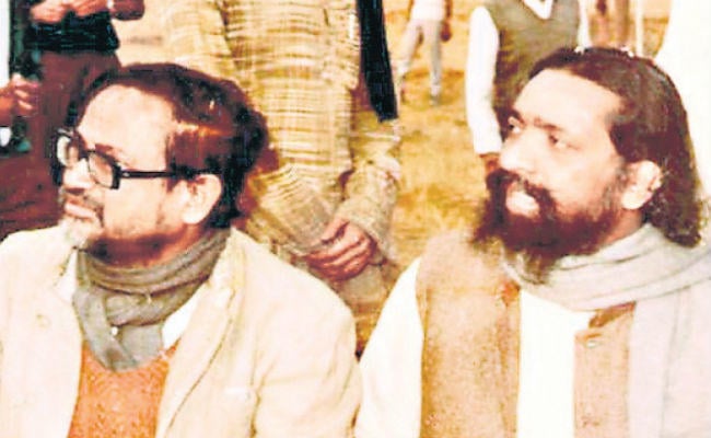 A photo of Shibu Soren with A. K. Roy