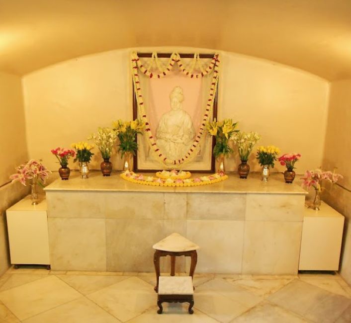 A photo of a memorial stone erected at the place where Swami Vivekananda took the Mahasamadhi