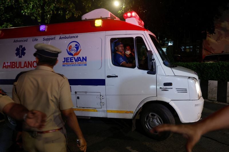 A photo of an ambulance carrying Ratan Tata