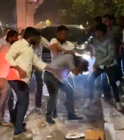 A photo of people present on accident site beating Vedant Agarwal