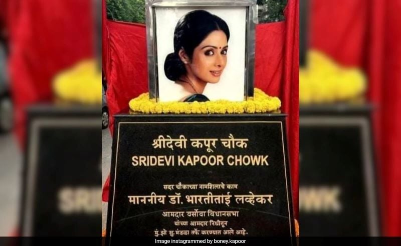 A photo of the Sridevi Chowk in Lokhandwala