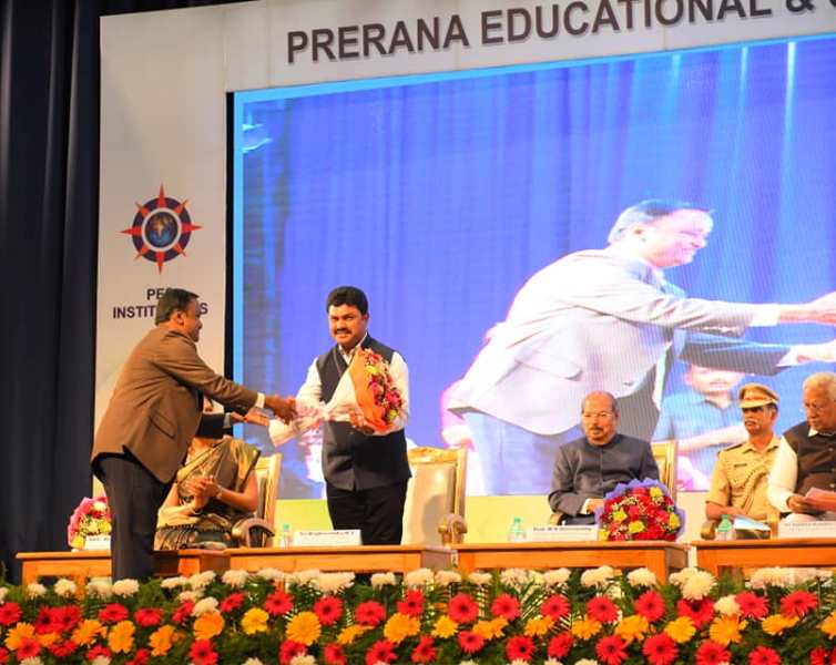 A photograph of B. Y. Raghavendra being felicitated at the PES campus, Shivamogga