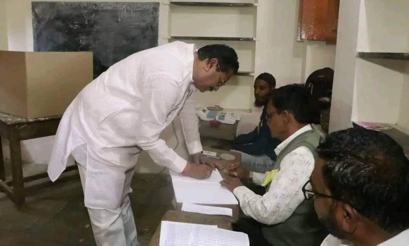 A photograph of Basangouda Patil Yatnal casting his vote