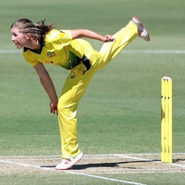 A photograph of Georgia Wareham bowling for the Australia Women