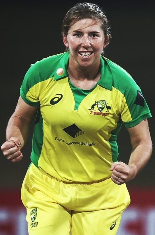A photograph of Georgia Wareham playing for the Australian Women