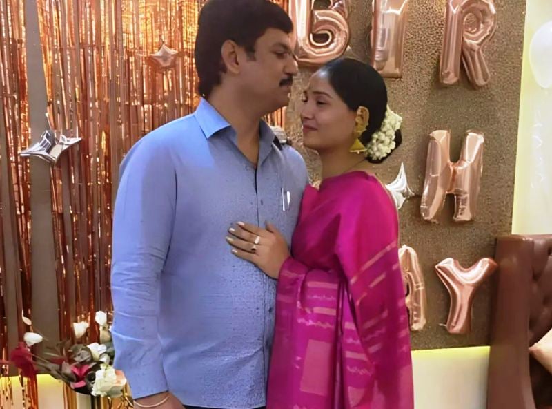 A picture of Dhananjay Munde with Karuna Sharma