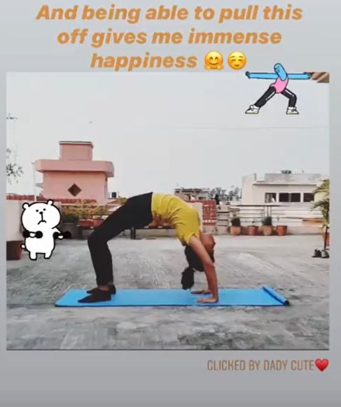 A picture of Diksha Juneja performing a yoga aasana