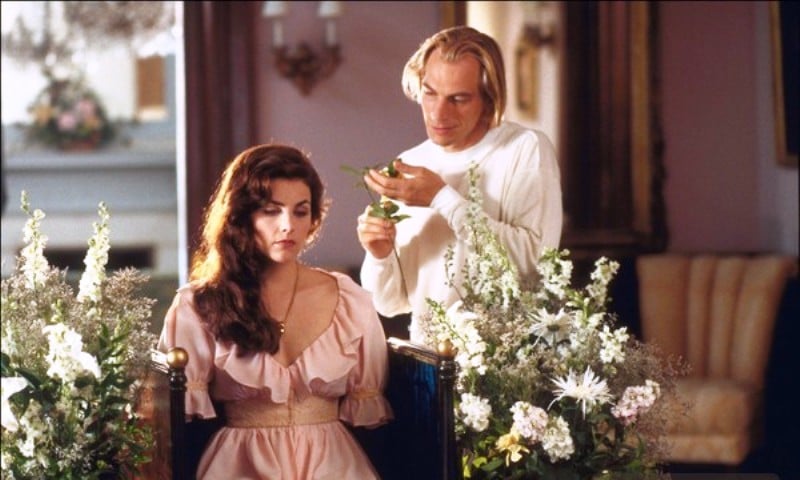 Julian Sands as Nick Cavanaugh and Sherilyn Fenn as Helena in Boxing Helena (1993)