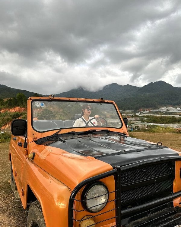 A picture of Kang Seo-ha from her trip to Vietnam