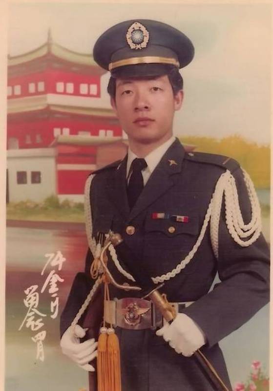 A picture of Lai Ching-te serving as a soldier in Kinmen