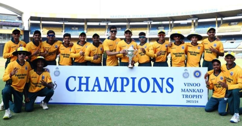 A picture of the Maharashtra team, Champions of Vinoo Mankad Trophy (2023/24)