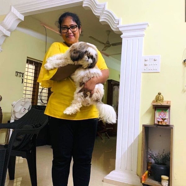 A picture of Maneesha holding her pet dog Hatchi