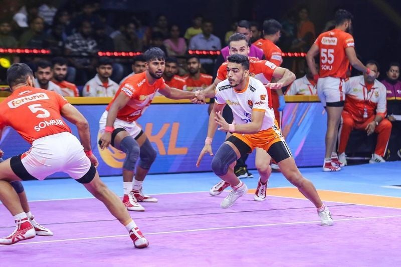A picture of Mohit Goyat playing during season 10 of the Pro Kabaddi League