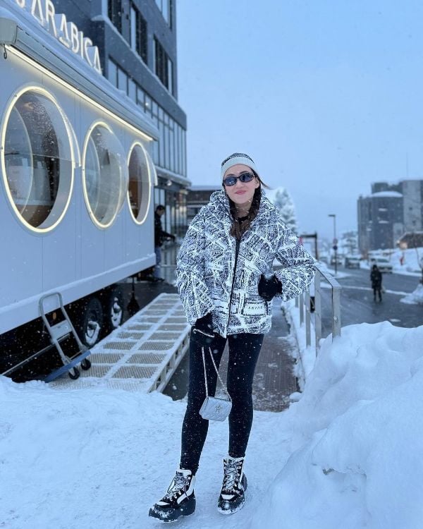 A picture of Paetongtarn Shinawatra from her trip to Japan