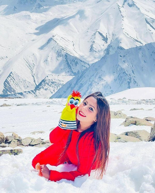 A picture of Sarruchii Mittal from her trip to Gulmarg, Jammu and Kashmir