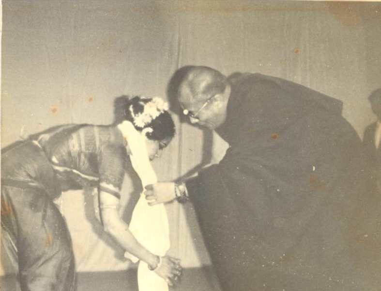 A picture of Sonal Mansingh and Dalai Lama (1994)