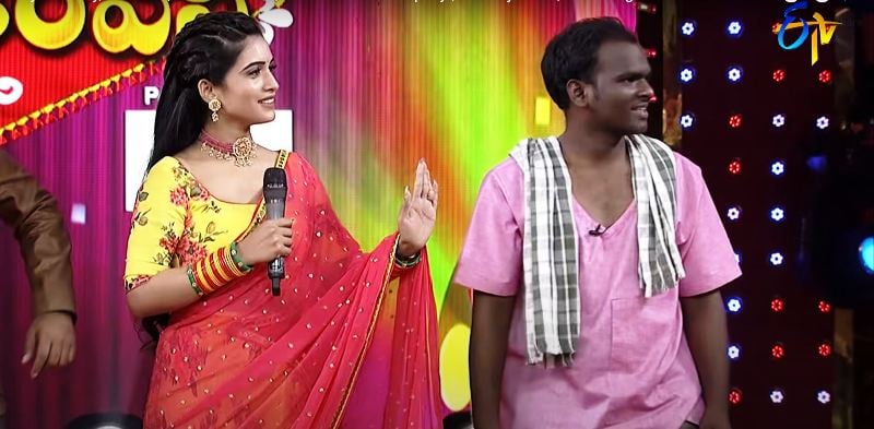 Sravanthi Chokarapu with the comedian Emmanuel in the TV show Sridevi Drama Company (2021)