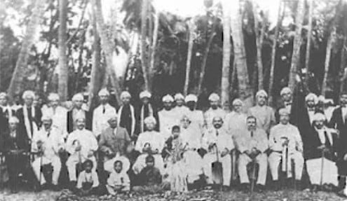 A picture of Swaraj Party members after it was formed