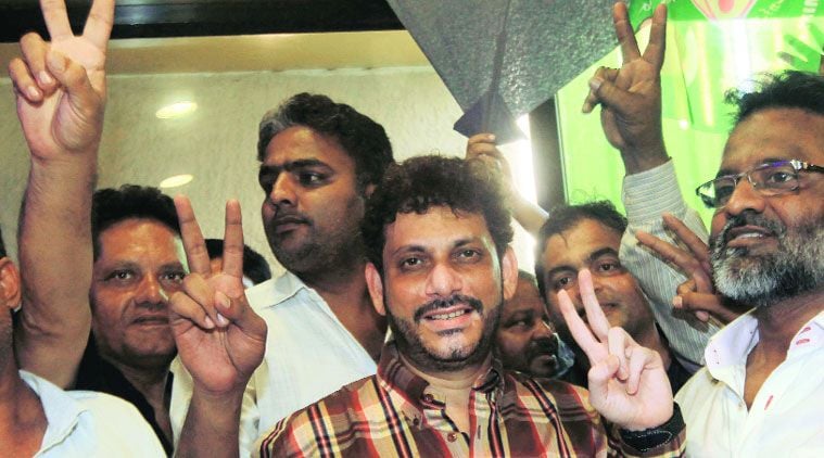 A picture of Waris Pathan after winning Byculla seat