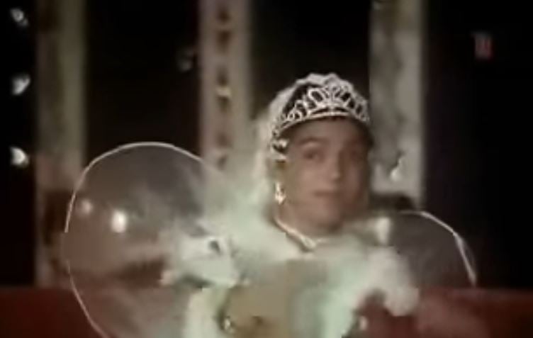 Khushbu Sundar in a still from the song Main Pariyon Ki Shehzaadi