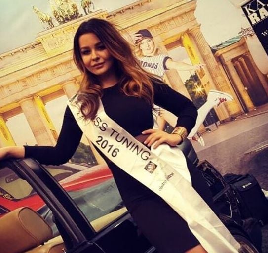 A still of Julia Oemler during Miss Tuning (2016)