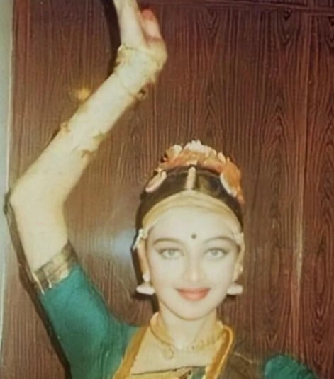 A teenage Aishwarya Rai while performing Bharatanatyam