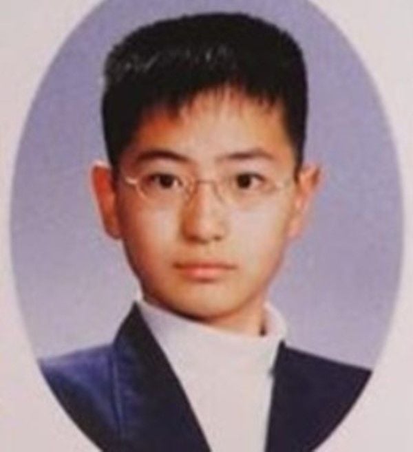 A teenage photo of Lee Jin-uk