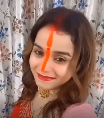 A viral photo of Anushka Yadav