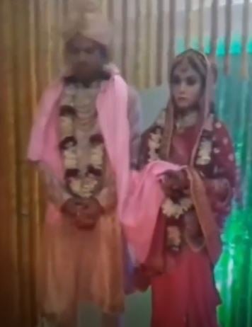 A viral photo of Anuskha Yadav getting married to Tej Pratap Yadav
