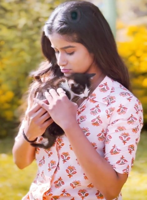Aadhirai Soundarajan posing with her pet cat