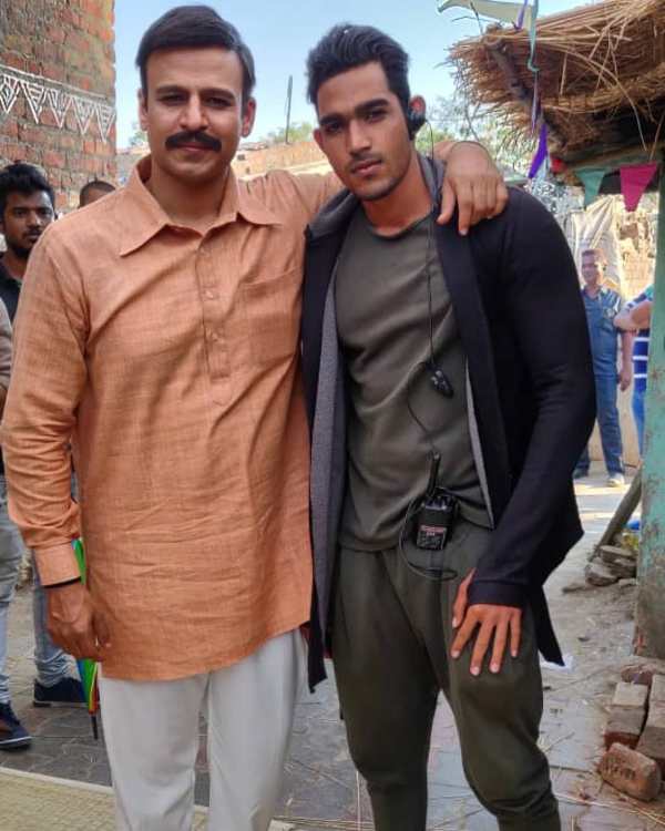 Aagaz Akhtar with Vivek Oberoi on the sets of the film PM Narendra Modi (2019)